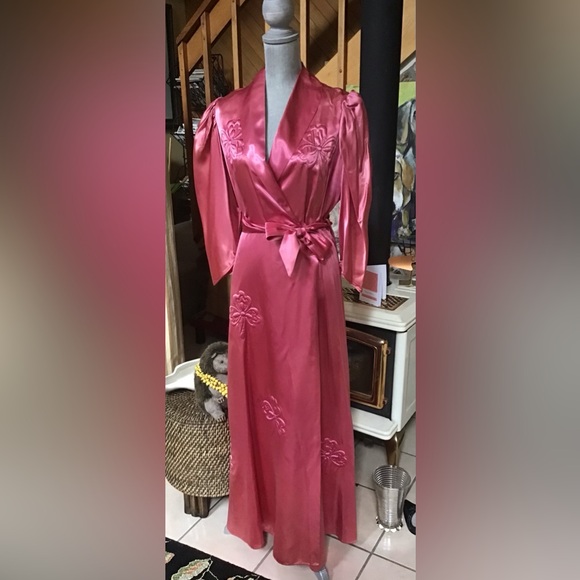 One of a kind Vintage Hollywood Trapunto Dressing Gown - Picture 3 of 8